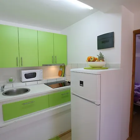 Vrkic Apartment Vir