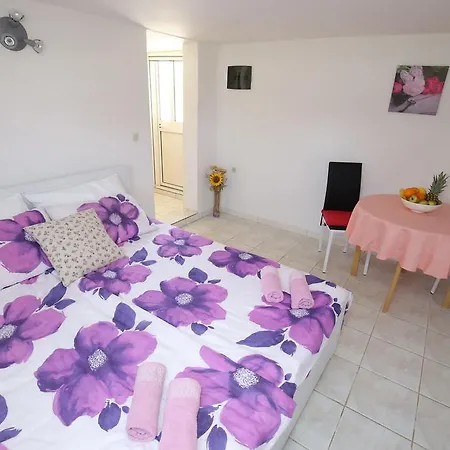 Vrkic Apartment *
