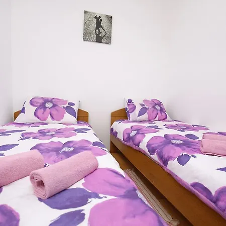 Vrkic Apartment Vir